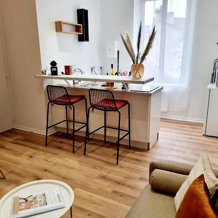 Appartement Meublés Du Chêne Vert, Cœur De Jarnac