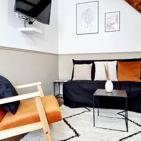 Meubles Du Chene Vert, Coeur De Apartment